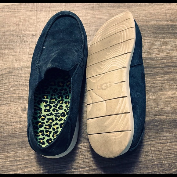 UGG Size 10.5 Colston Navy Blue with Green Cheetah Insoles 1009927 Rare Slip Ons - Picture 2 of 4